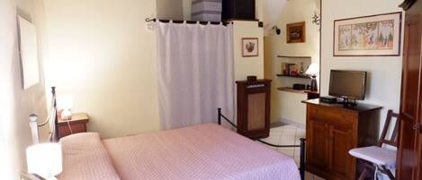 1 chambre, fer et planche Ă repasser, Wi-Fi, draps fournis