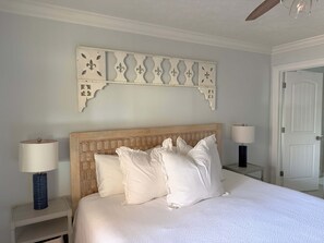 2 bedrooms, free WiFi, bed sheets - Sunset Seranade with Golf Cart (Bay St. Louis)