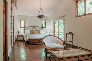 4 chambres, fer et planche à repasser, Wi-Fi, draps fournis