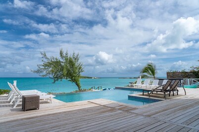 Suma Sands Villa, Beachfront w/ heated pool, year-round beach, Tropic of Cancer