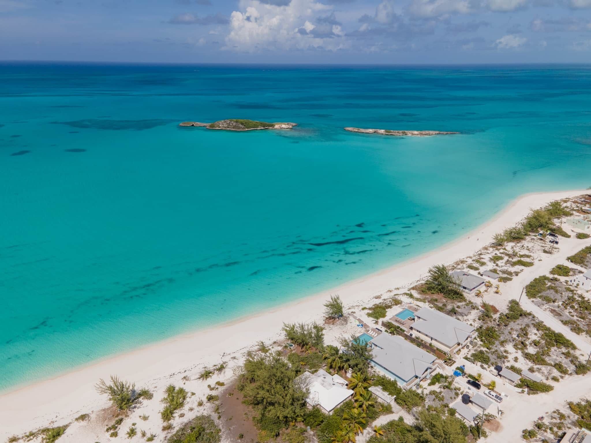 Plage, chaises longues, serviettes de plage