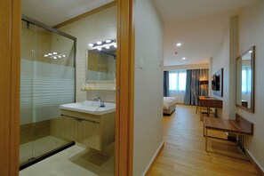 Family Quadruple Room, City View | Desk, laptop workspace, soundproofing, iron/ironing board - Hotel El Bey Jijel  (Jijel)