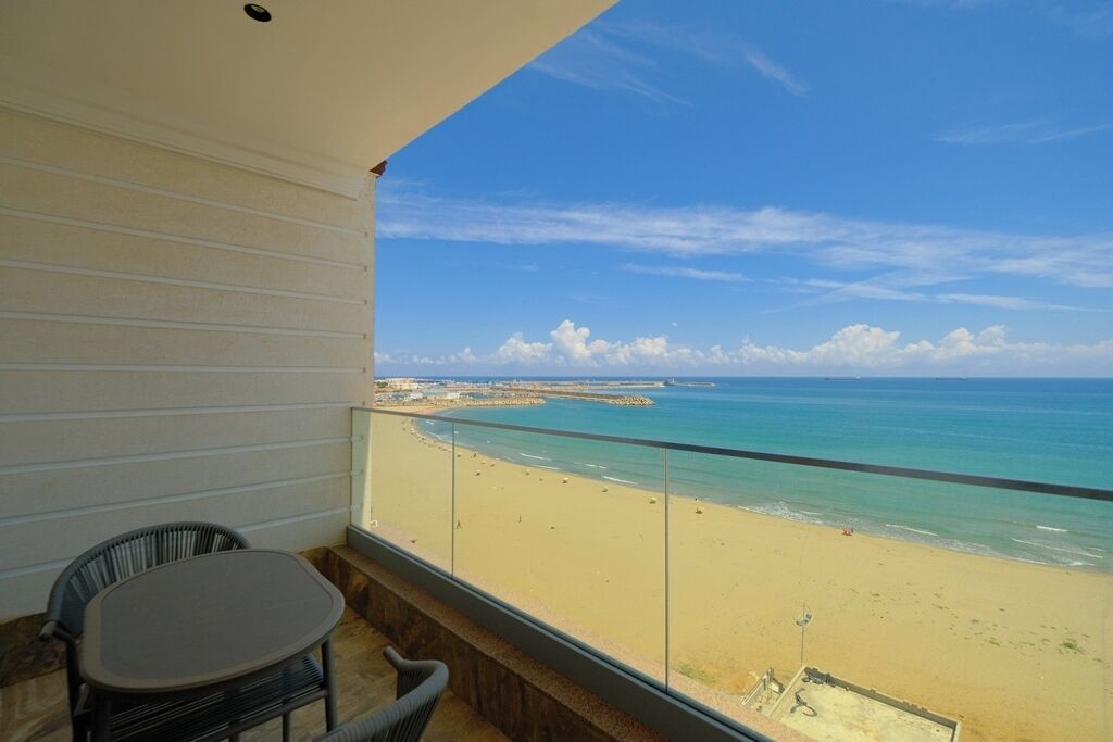 Chambre Classique avec lits jumeaux, vue plage | Bureau, espace de travail pour ordinateur portable