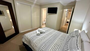 3 bedrooms, bed sheets