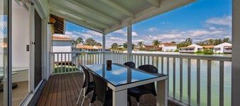 Escape to Tranquility at Fountain View Villa - South Yunderup