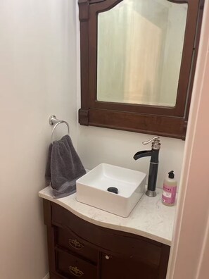 Håndklær og toalettpapir