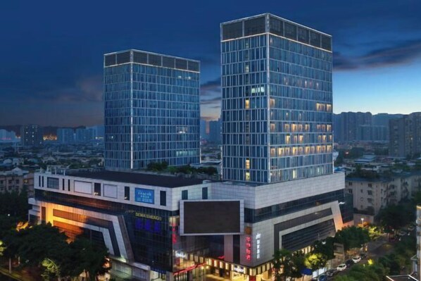 Exterior - Homeinn · neo (Meishan High-Speed Railway East Station Huadi Hengtong) (Meishan)