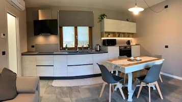 Superior Apartment, Garden View | Private kitchen | Fridge, microwave, oven, stovetop