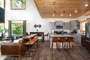 Refrigerador, microondas, horno, placa de cocina