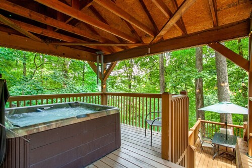 Ravens Hollow - Private Pool, Hot Tub, & Games!