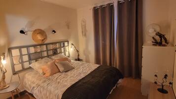 1 bedroom, iron/ironing board, free WiFi, bed sheets