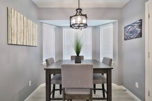 Dining - Modern 3 Bedroom, 2 Bath with Outdoor Firepit and Smoker, 0.9mi from ATT Stadium (Arlington)