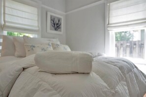 3 bedrooms, desk, iron/ironing board, travel crib