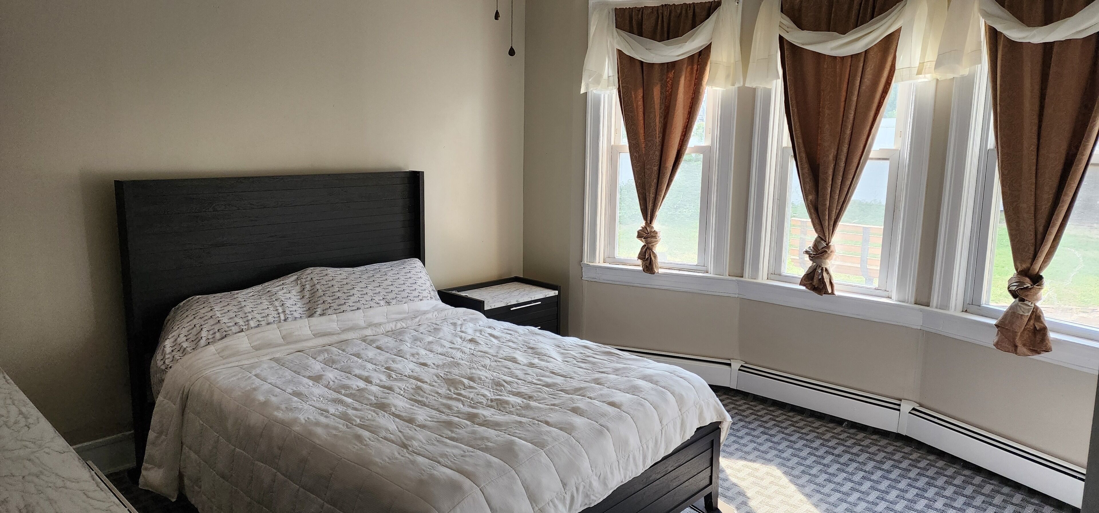 Charming 2-bedroom apartment in fabulous Inwood with AC, WiFi