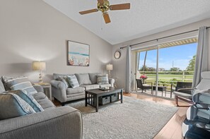 Smart TV, books - Mermaid Drive: Vista Verde East 240 (Isla Del Sol)