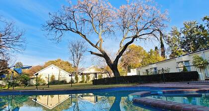 Luxury Cottage into Nature in Sandton, peaceful place with full of nature
