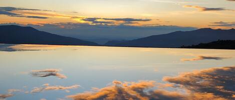 Junior Suite, Balcony | Living area | 46-inch LED TV with satellite channels, Netflix, streaming services