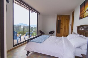 Comfort-Suite, Balkon, Poolblick | 1 Schlafzimmer, hochwertige Bettwaren, Daunenbettdecken