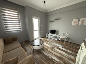 Apartment, Mountain View | Desk, free WiFi, bed sheets