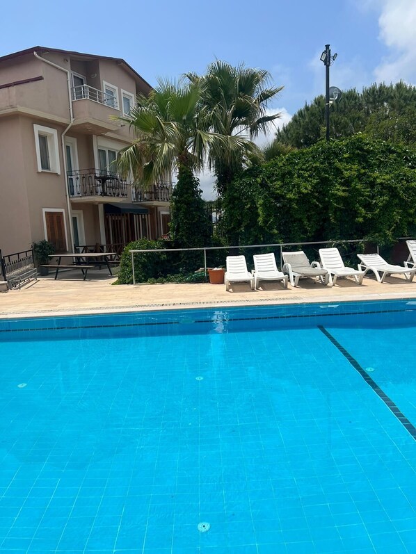 Työpöytä, ilmainen Wi-Fi, vuodevaatteet