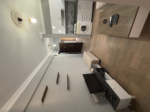 Family Apartment | Desk, free WiFi, bed sheets