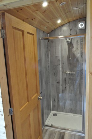 Cabin | Bathroom