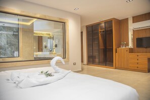 Executive Suite Panoramic Pyramids View | Minibar, safe på rommet, blendingsgardiner og lydisolert