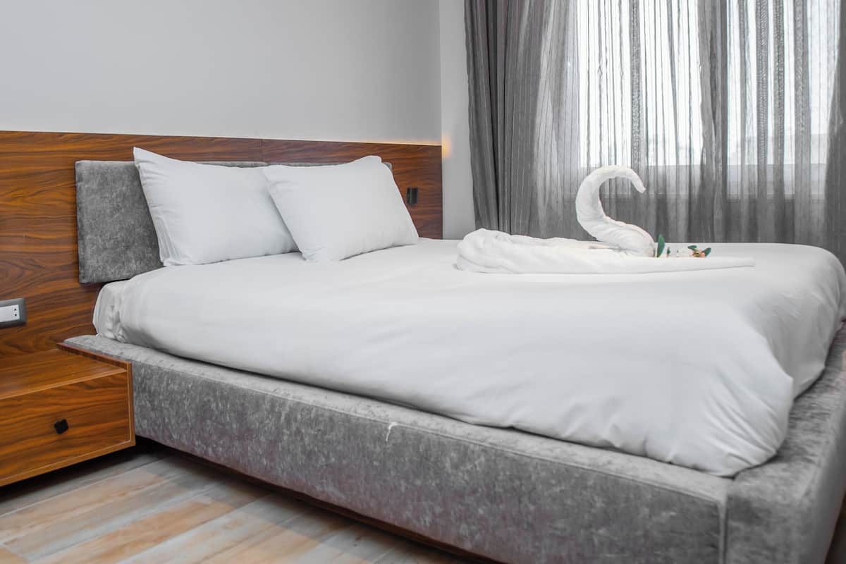 Standard Double Room Pyramids View | Minibar, una cassaforte in camera, tende oscuranti, insonorizzazione