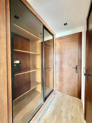 ห้องสแตนดาร์ดทวิน, วิวเมือง | มินิบาร์, ตู้นิรภัยในห้องพัก, ผ้าม่านกันแสง, ห้องเก็บเสียง