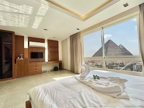 Executive Suite Panoramic Pyramids View
