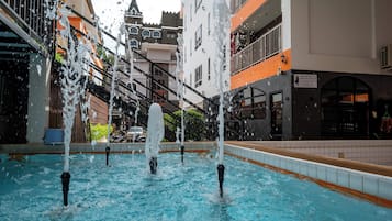 Kolam renang terbuka