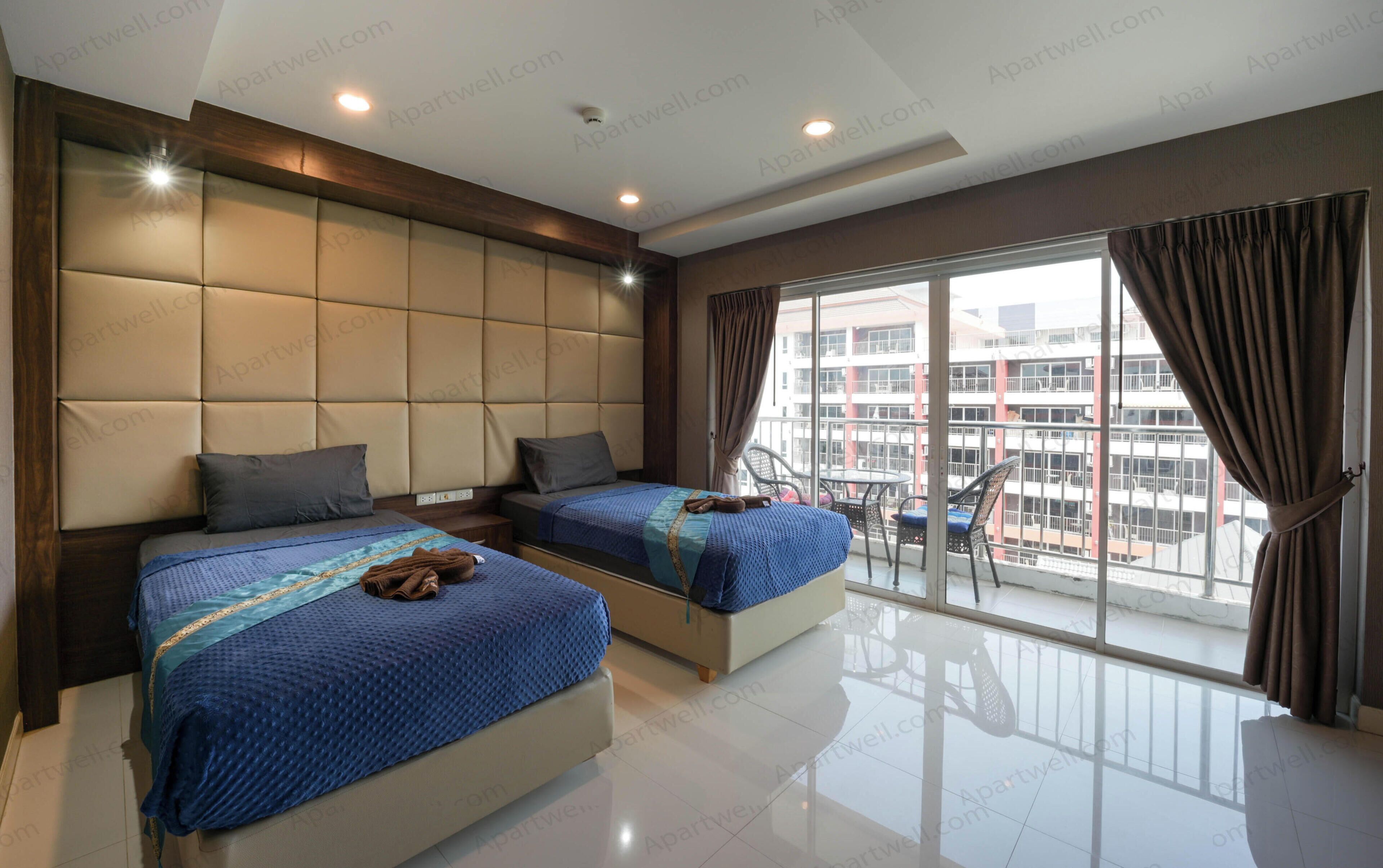 Basic Studio | Laptop workspace, free WiFi, bed sheets