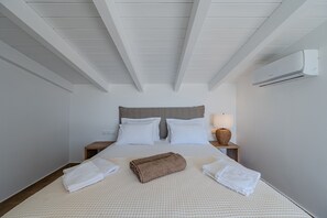 2 bedrooms, in-room safe, iron/ironing board, free WiFi