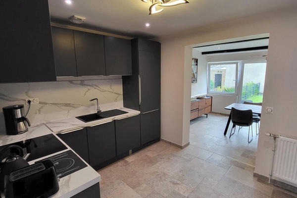 KĂŒhlschrank, Mikrowelle, Ofen, Herdplatte