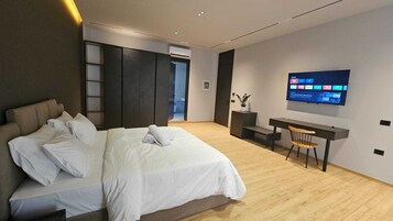 奢华套房 | 高档床上用品、记忆海绵床垫、迷你吧、办公桌