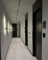 高档床上用品、记忆海绵床垫、迷你吧、办公  桌