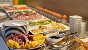 Sarapan masakan tempatan setiap hari dengan fi