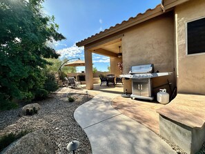 Outdoor dining - NEW TO VRBO 11/24 - Prime North Scottsdale Retreat - 1 Level Home w/Private Pool (Scottsdale)