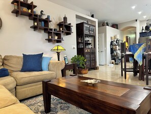 Smart TV, fireplace