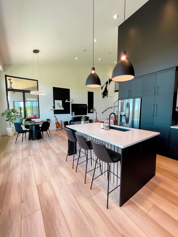 Dining - "Luxury Meets Nature: Trendy 2-Bedroom Studio in Scenic Oasis (White City)