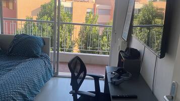 3 slaapkamers, een strijkplank/strijkijzer, wifi, beddengoed
