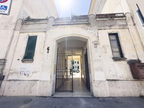 Apartment | 2 bedrooms - Testaccio Colourful and Charming 2BR Apartment (Rome)