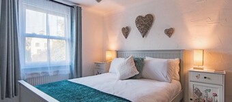 Cosy cottage in Temple Ewell, walk to the local pub and Kearsney Abbey