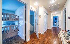 4 chambres, fer et planche à repasser, Wi-Fi, draps fournis