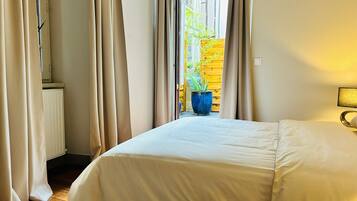 3 slaapkamers, een strijkplank/strijkijzer, wifi, beddengoed