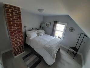 5 Schlafzimmer, Schreibtisch, Bügeleisen/Bügelbrett, WLAN