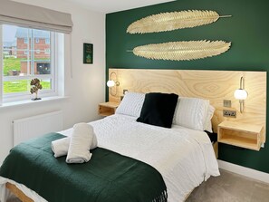 4 bedrooms, desk, iron/ironing board, travel cot