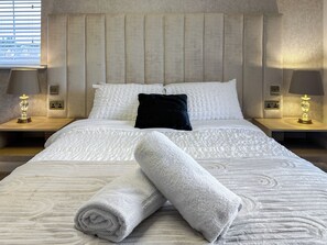 4 Schlafzimmer, Schreibtisch, Bügeleisen/Bügelbrett, Reisekinderbett