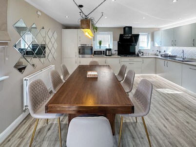 Sheffield Charming Detached 4bd Home