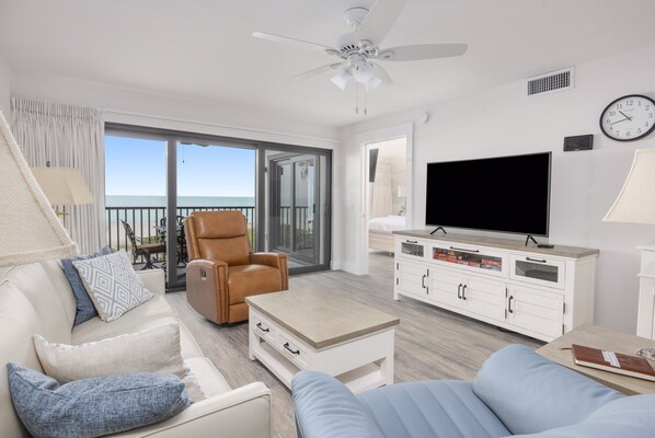 TV - Direct Gulf Views from Pelicans Roost 304 – Steps to the Beach (Sanibel)